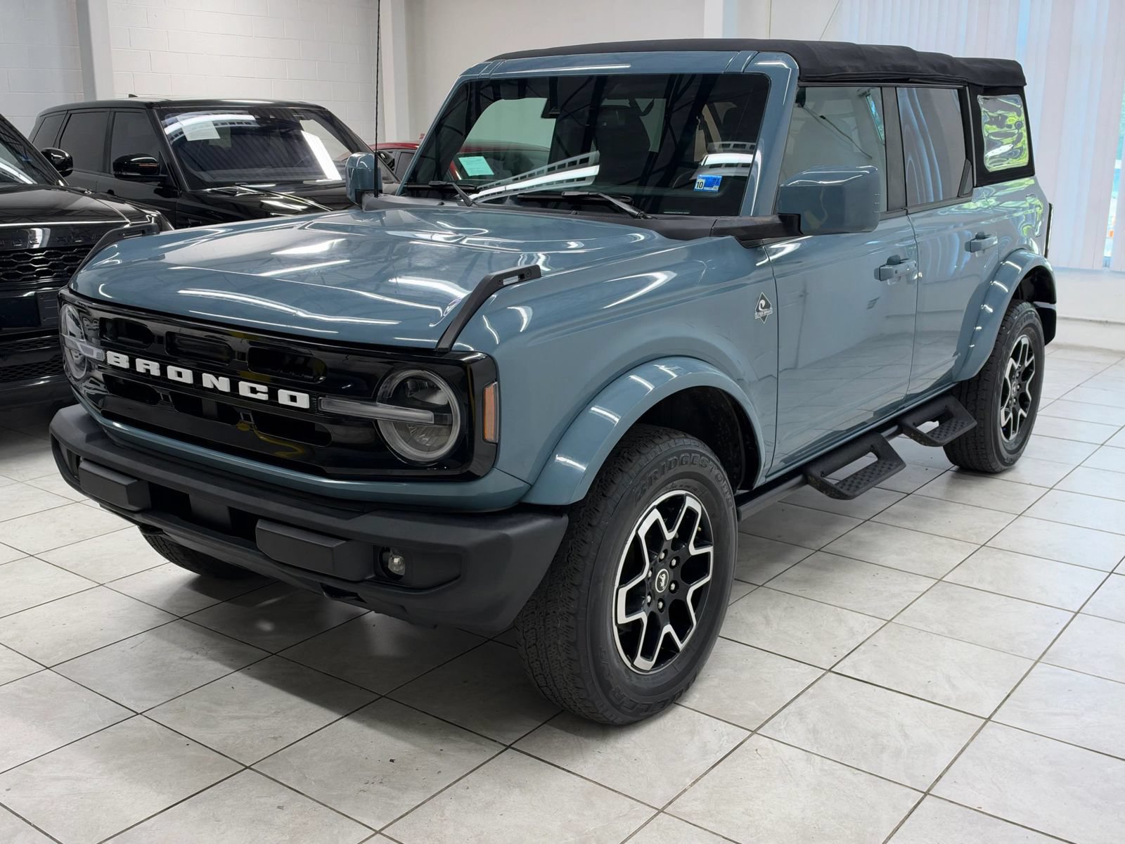 Used 2022 Ford Bronco Outer Banks AWD/4WD image 3