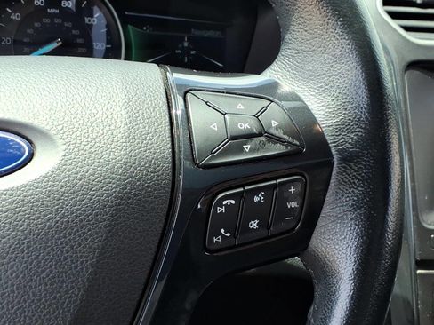 Used 2018 Ford Explorer XLT w/ Equipment Group 202A FWD image 17