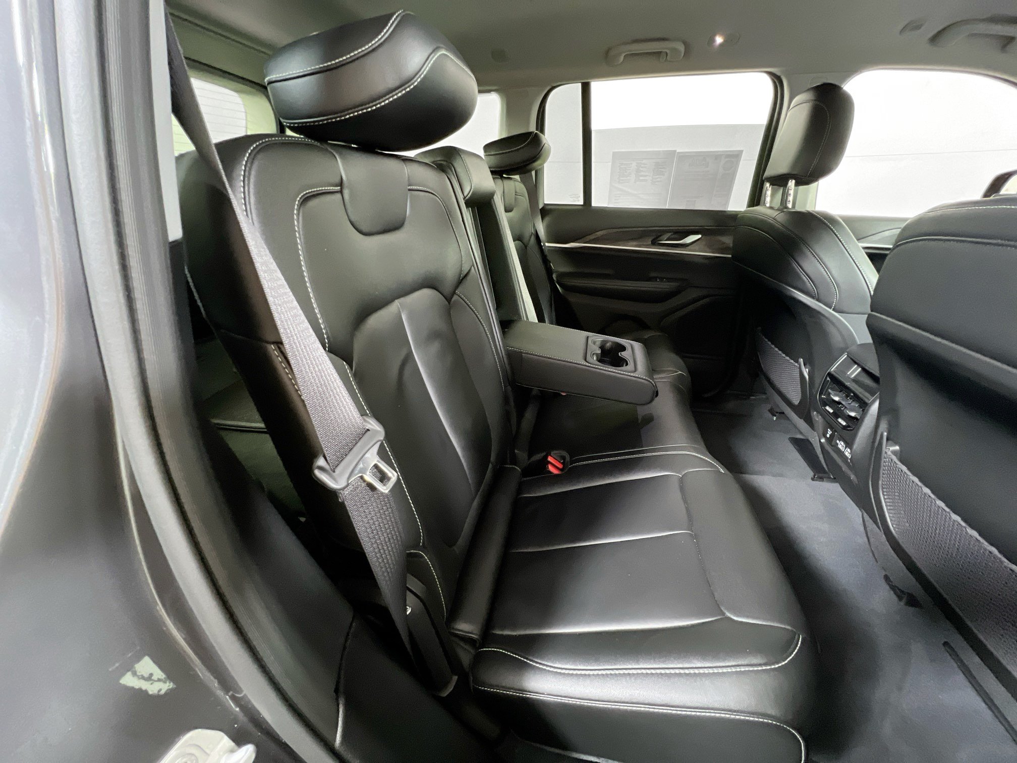 Used 2023 Jeep Grand Cherokee Limited AWD/4WD image 26