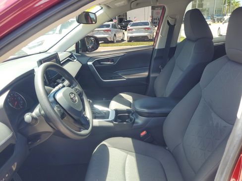 Used 2021 Toyota RAV4 XLE image 15