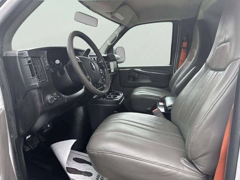 Used 2014 Chevrolet Express 2500 RWD image 10