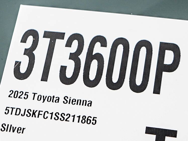 Used 2025 Toyota Sienna XLE w/ XLE Plus Package AWD/4WD image 32