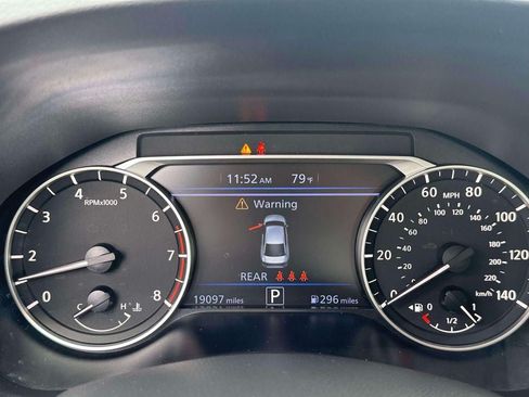 Used 2025 Nissan Altima 2.5 SV FWD image 24