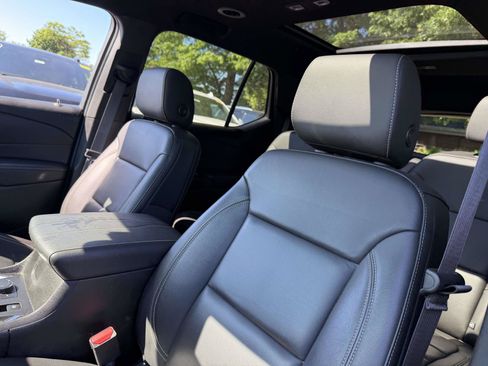 Certified 2023 Chevrolet Traverse LT w/ LT Premium Package AWD/4WD image 10