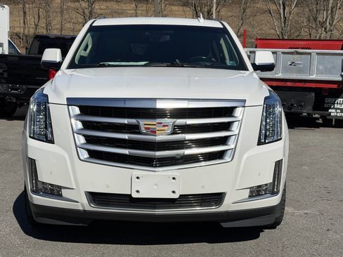 Used 2019 Cadillac Escalade ESV Luxury image 2