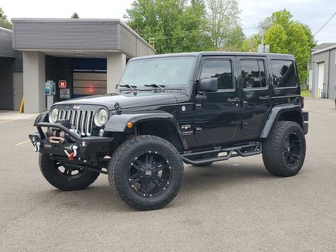 Used 2016 Jeep Wrangler Unlimited Sahara AWD/4WD image 24