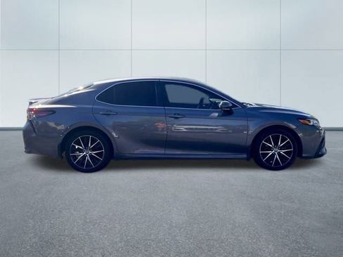 Used 2022 Toyota Camry SE image 17