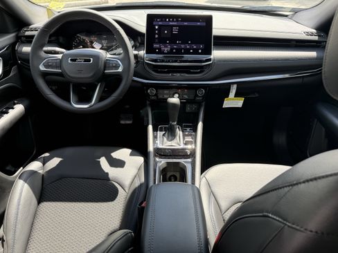 New 2026 Jeep Compass Latitude image 10