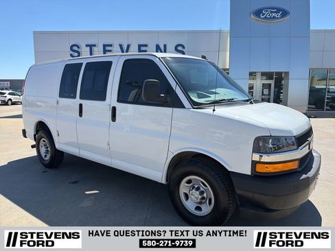Used 2018 Chevrolet Express 2500 w/ Driver Convenience Package RWD image 1