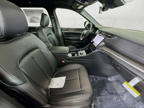 New 2025 Jeep Grand Cherokee L Limited image 29