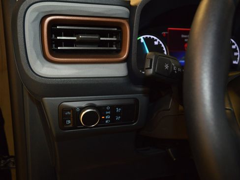 Used 2024 Ford Maverick Lariat image 16