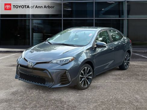 Used 2017 Toyota Corolla SE FWD image 2