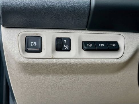 Used 2023 GMC Acadia Denali w/ Denali Ultimate Package FWD image 10