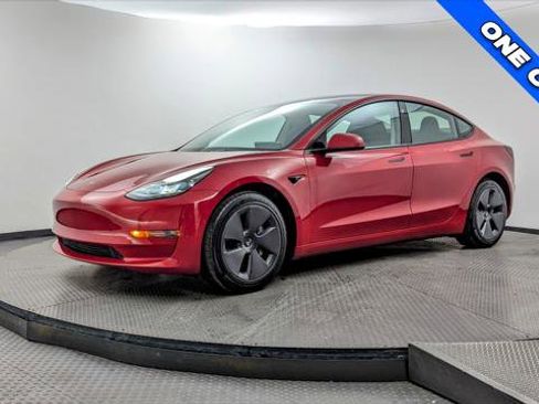 Used 2022 Tesla Model 3 Standard Range image 2