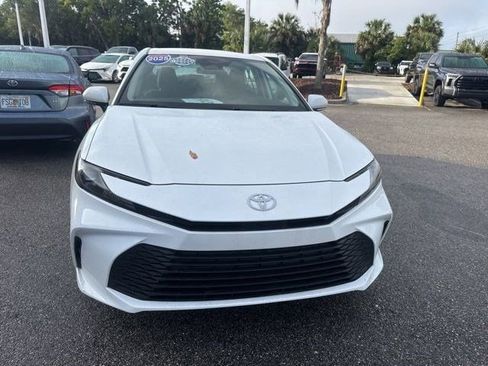 Used 2025 Toyota Camry LE FWD image 11