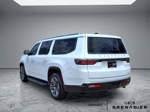 Used 2024 Jeep Wagoneer L Series II RWD image 2