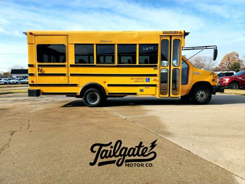 Used 2006 Ford E-450 and Econoline 450 RWD image 1