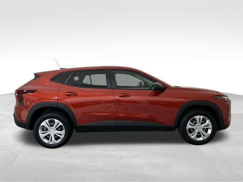 Used 2024 Chevrolet Trax LS w/ Driver Confidence Package FWD image 7