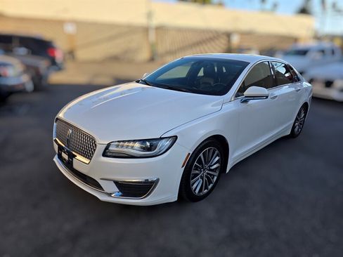 Used 2020 Lincoln MKZ FWD image 1