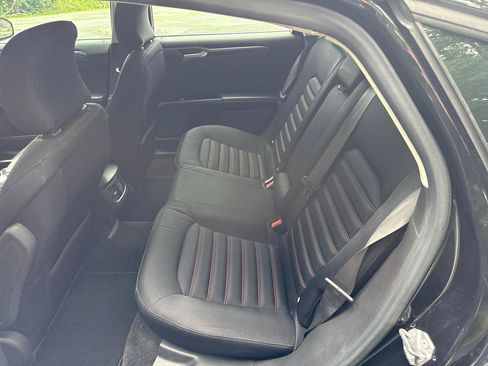 Used 2015 Ford Fusion SE w/ Equipment Group 201A FWD image 8