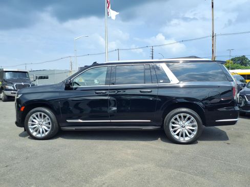 Used 2024 Cadillac Escalade ESV Premium Luxury AWD/4WD image 8