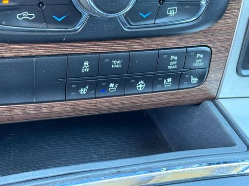 Used 2018 RAM 1500 Laramie w/ Convenience Group AWD/4WD image 22