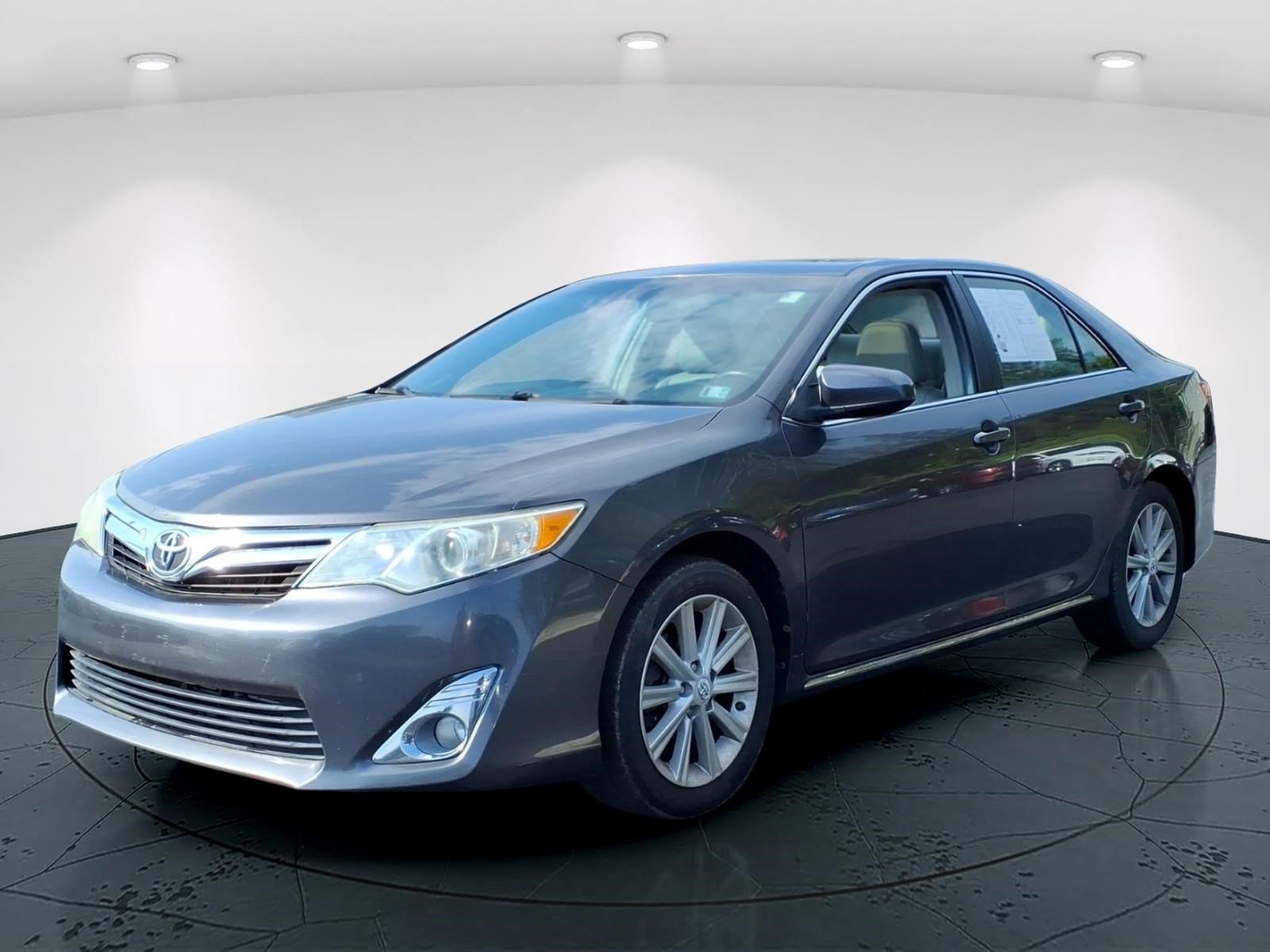 Used 2012 Toyota Camry XLE w/ Leather Pkg FWD image 5