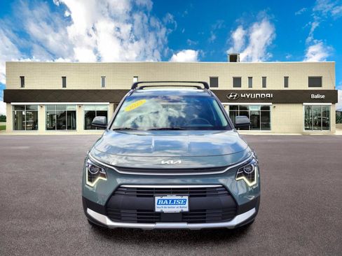 Used 2023 Kia Niro EX w/ EX Cold Weather Package FWD image 7