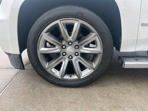 Used 2018 Chevrolet Suburban LT w/ LT Signature Package AWD/4WD image 29