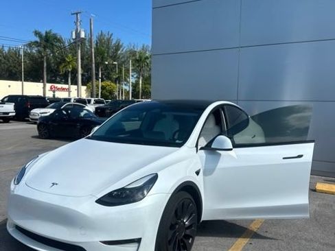 Used 2024 Tesla Model Y Performance AWD/4WD image 2