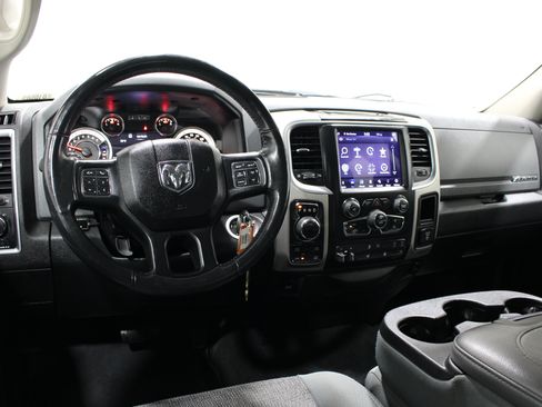 Used 2017 RAM 1500 Big Horn AWD/4WD image 2