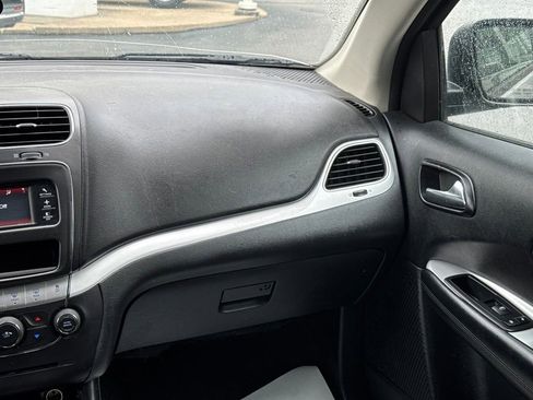 Used 2020 Dodge Journey SE FWD image 31