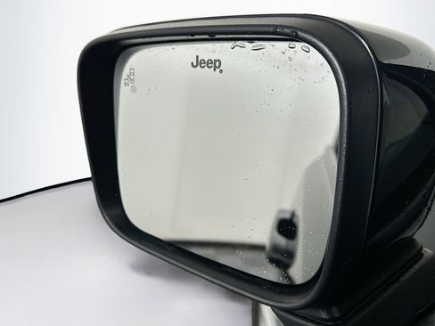 Used 2021 Jeep Renegade Latitude image 16