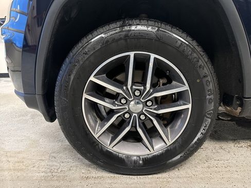 Used 2017 Jeep Grand Cherokee Limited w/ Trailer Tow Group IV image 34