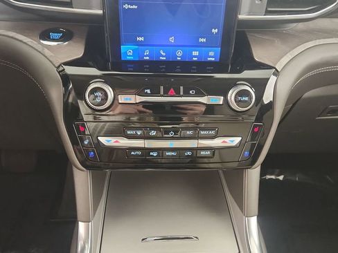 Used 2023 Ford Explorer Platinum w/ Technology Package image 17