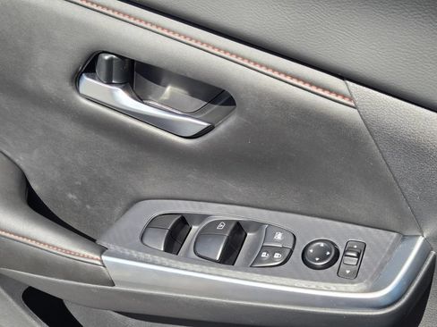 Used 2025 Nissan Sentra SR w/ SR Premium Package FWD image 19