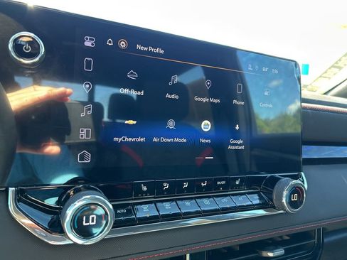 Used 2025 Chevrolet Colorado Z71 w/ Technology Package image 26