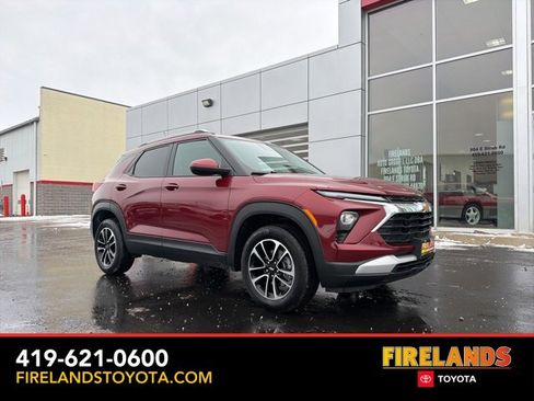 Used 2024 Chevrolet TrailBlazer LT image 1