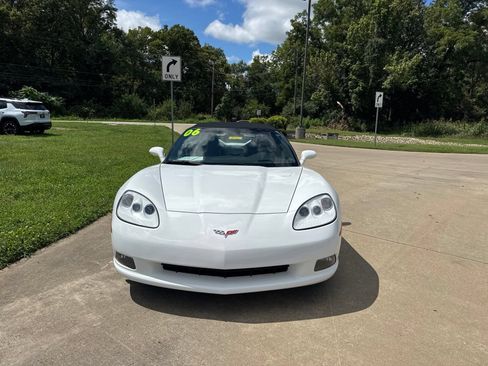 Used 2006 Chevrolet Corvette Convertible w/ Preferred Equipment Group RWD image 2