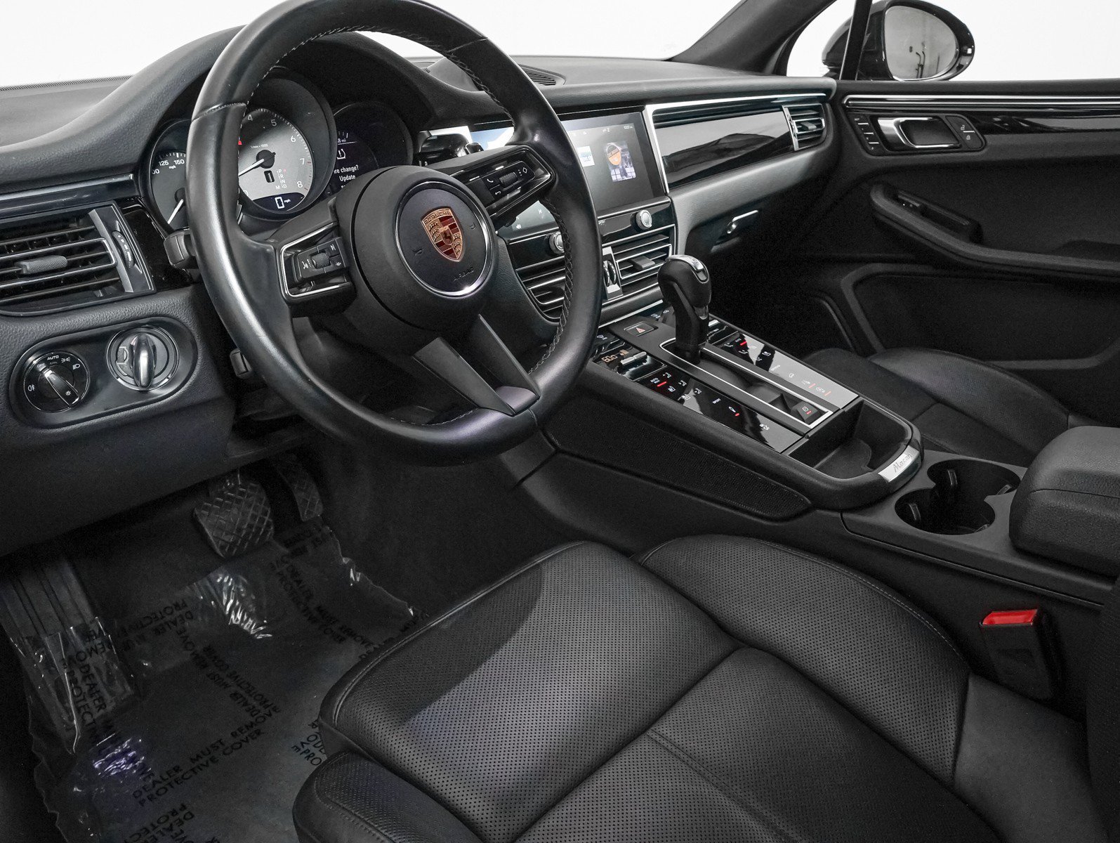 Certified 2024 Porsche Macan S AWD/4WD image 4
