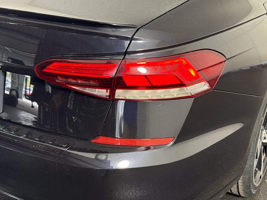Used 2020 Volkswagen Passat 2.0T R-Line FWD image 33