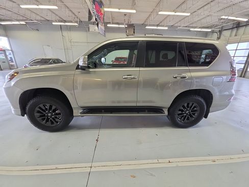Used 2021 Lexus GX 460 Premium w/ Premium Package AWD/4WD image 16