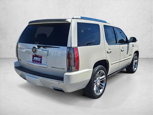 Used 2012 Cadillac Escalade Premium image 5