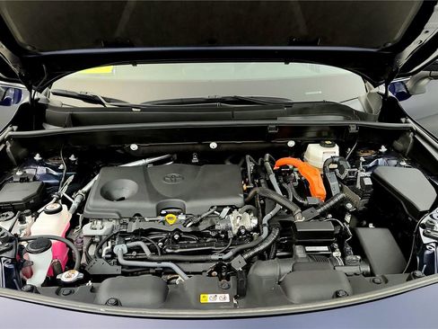 Used 2023 Toyota Venza LE image 15