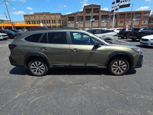 Used 2024 Subaru Outback Premium AWD/4WD image 8