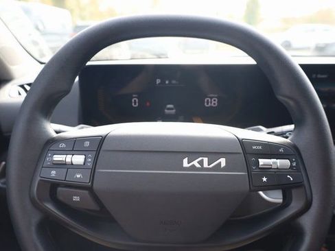 New 2025 Kia K4 LXS image 16