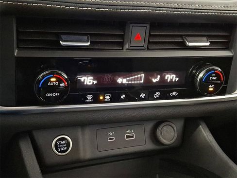 Used 2023 Nissan Rogue SV image 14