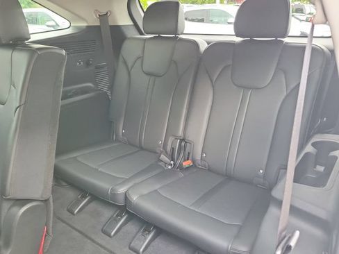 Used 2024 Kia Sorento S FWD image 11