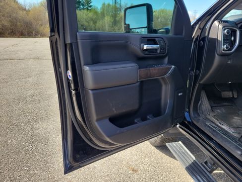 Used 2021 GMC Sierra 2500 Denali w/ Denali Black Diamond Edition AWD/4WD image 11