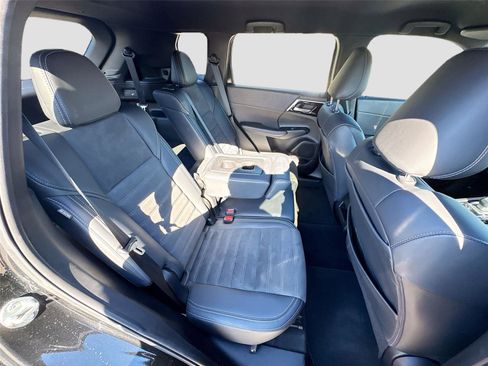 Used 2023 Mitsubishi Outlander SE Black Edition image 11